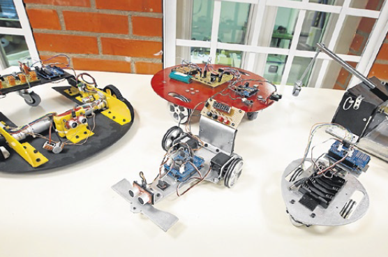 Algunos trabajos de robótica de alumnos de Ingeniería Mecatrónica