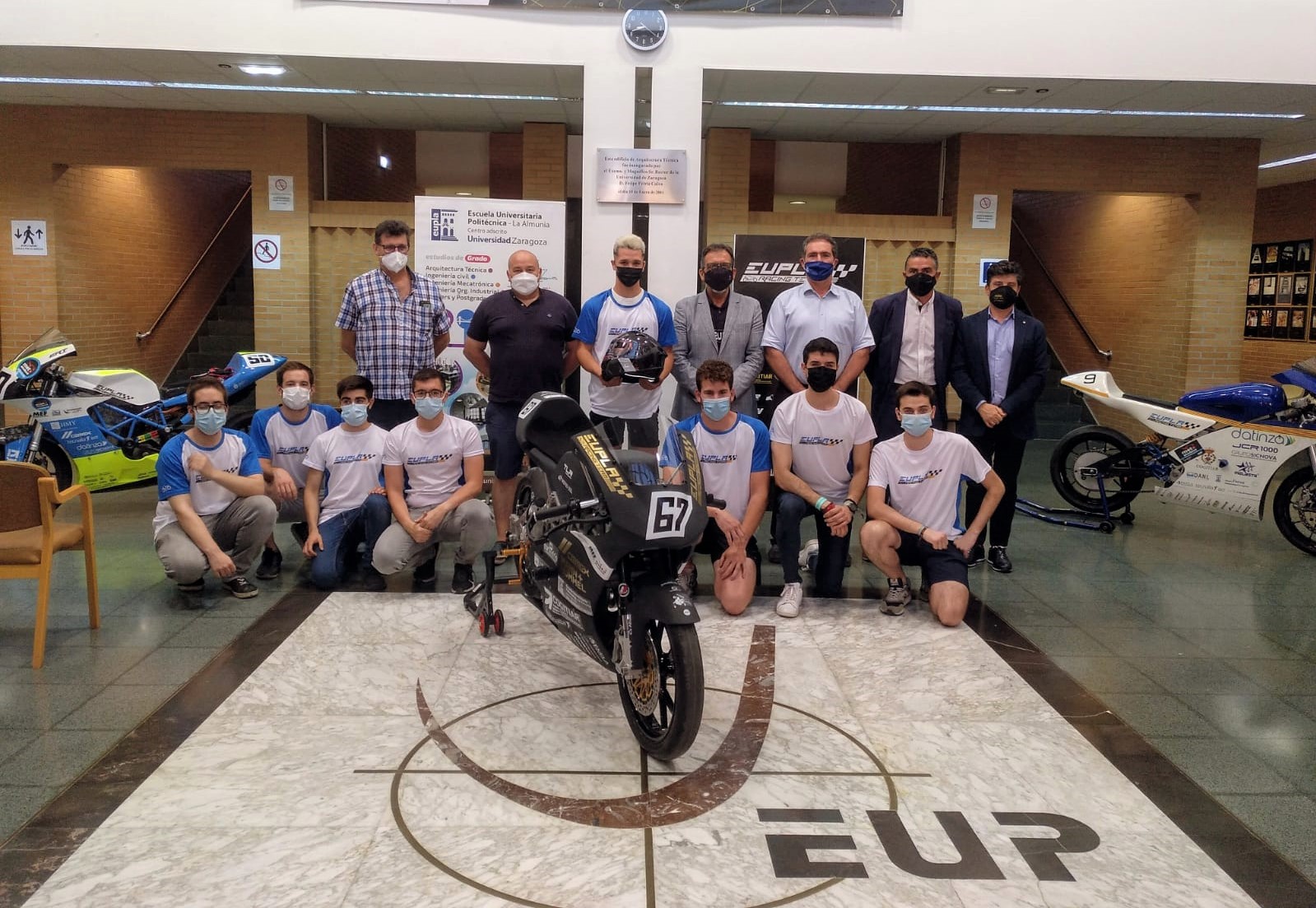 Equipo EUPLA Racing Team en la presentación de la moto eléctrica de competición 2021