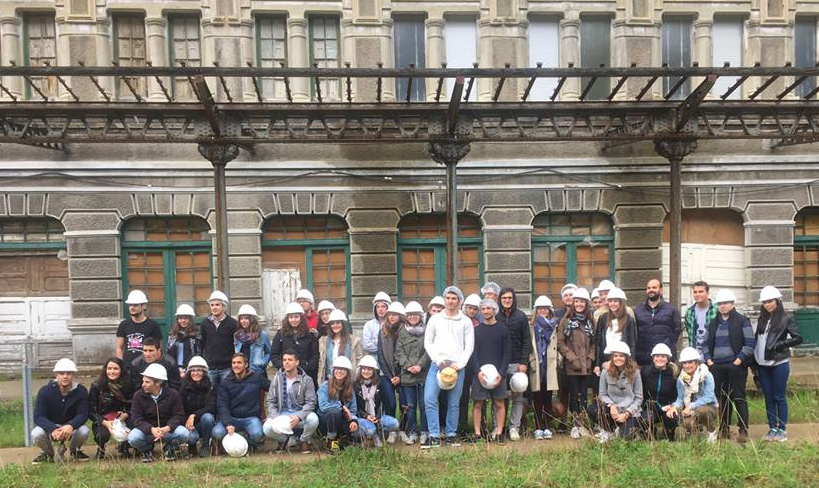 Foto de familia junto a la estación de Canfrnac de un encuentro de alumnos españoles y franceses